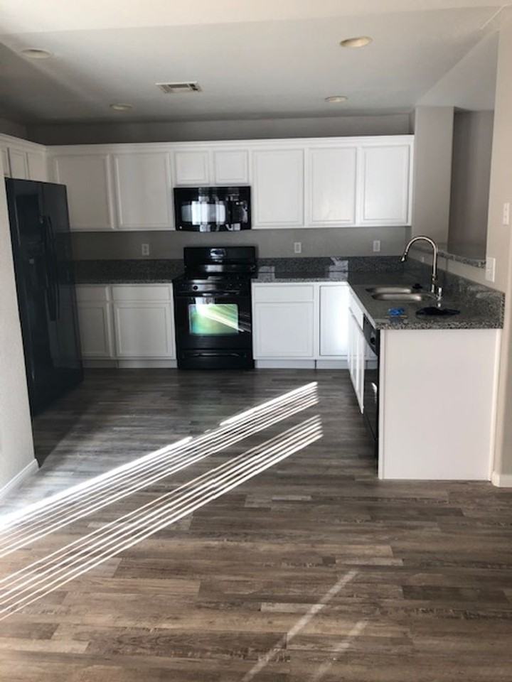 974 Valetta Flat Ave - Photo 2 of 11