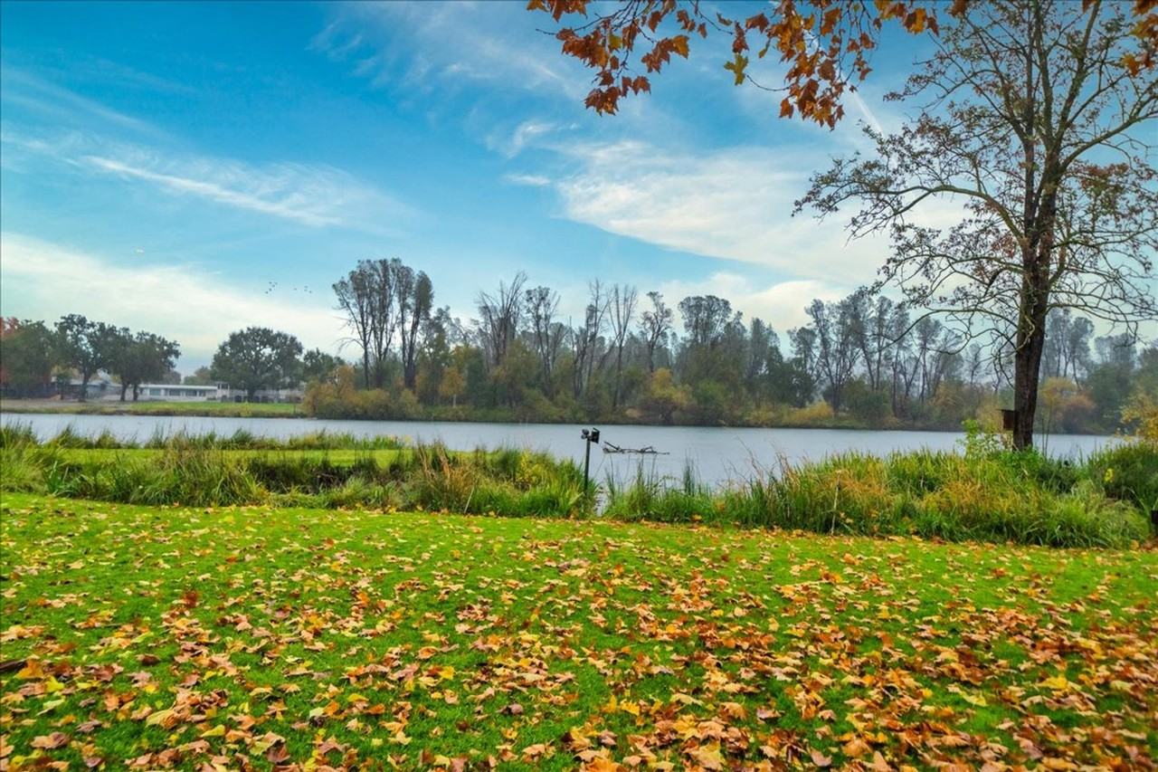 3455 Riverview Dr - Photo 2 of 37