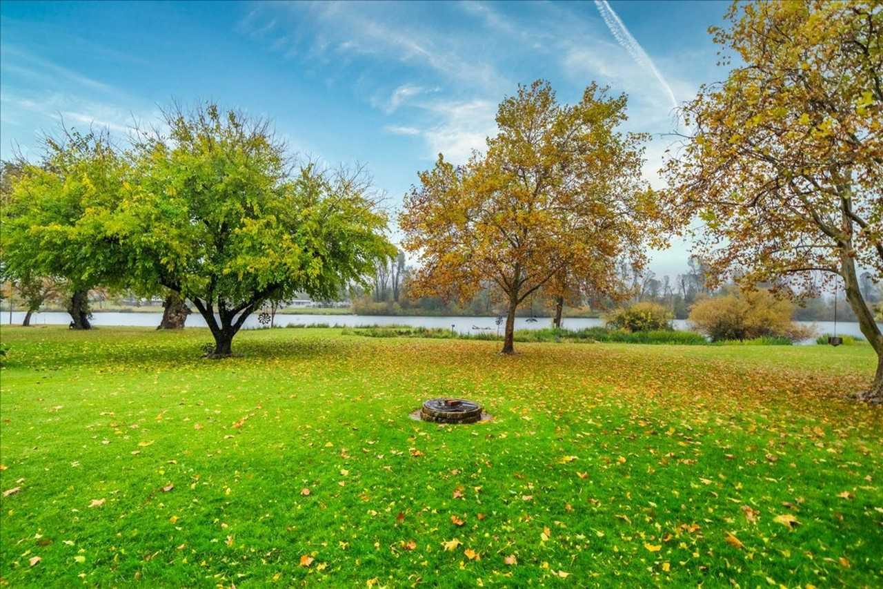 3455 Riverview Dr - Photo 3 of 37