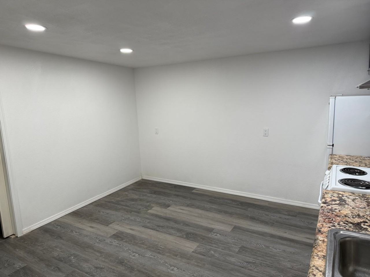 625 Nelson St - Photo 3 of 8