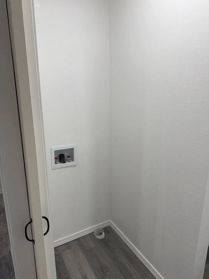 625 Nelson St - Photo 4 of 8