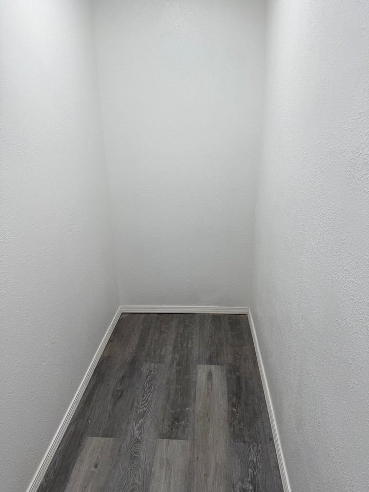 625 Nelson St - Photo 6 of 8