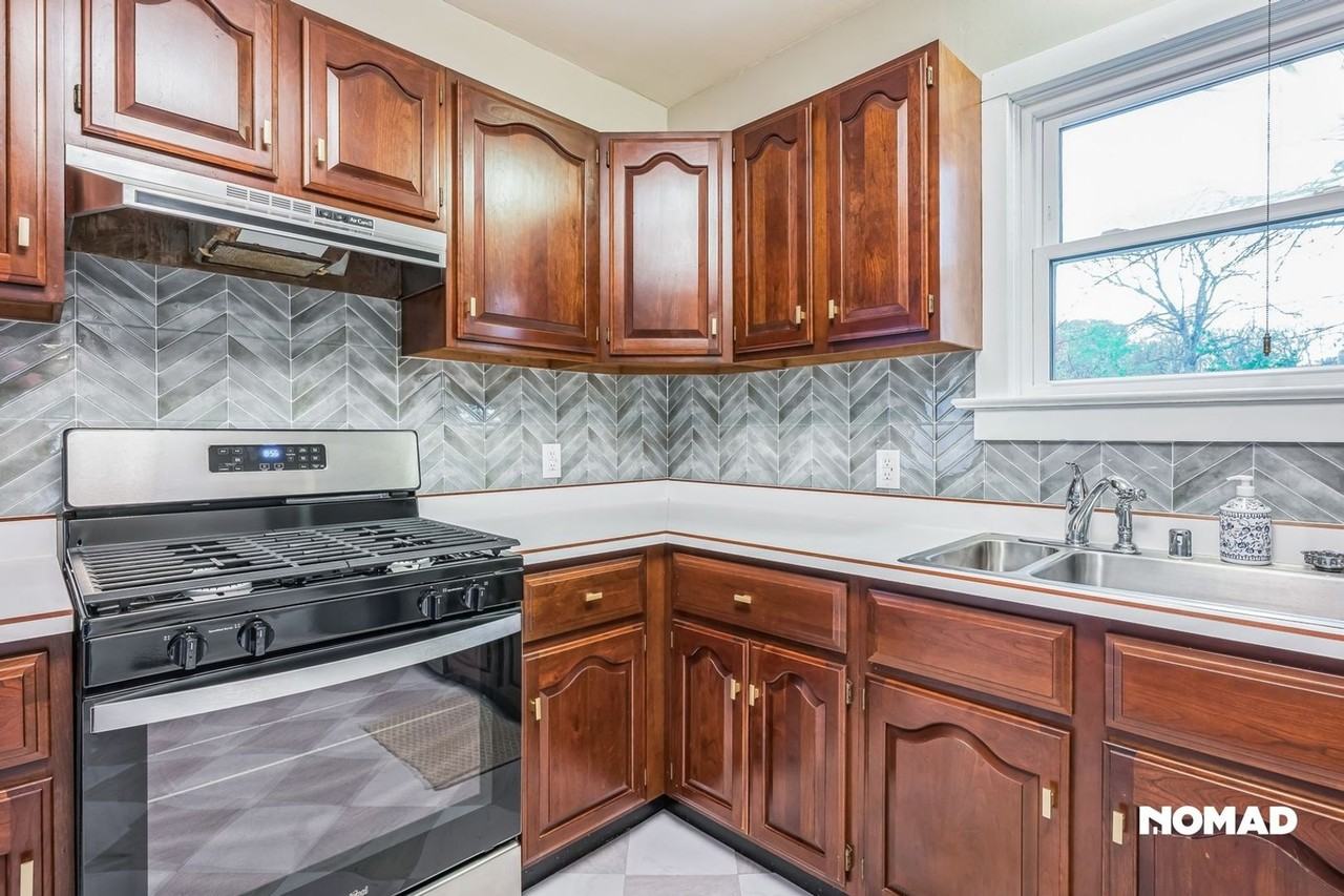 1106 Eastern Pkwy - Photo 3 of 32