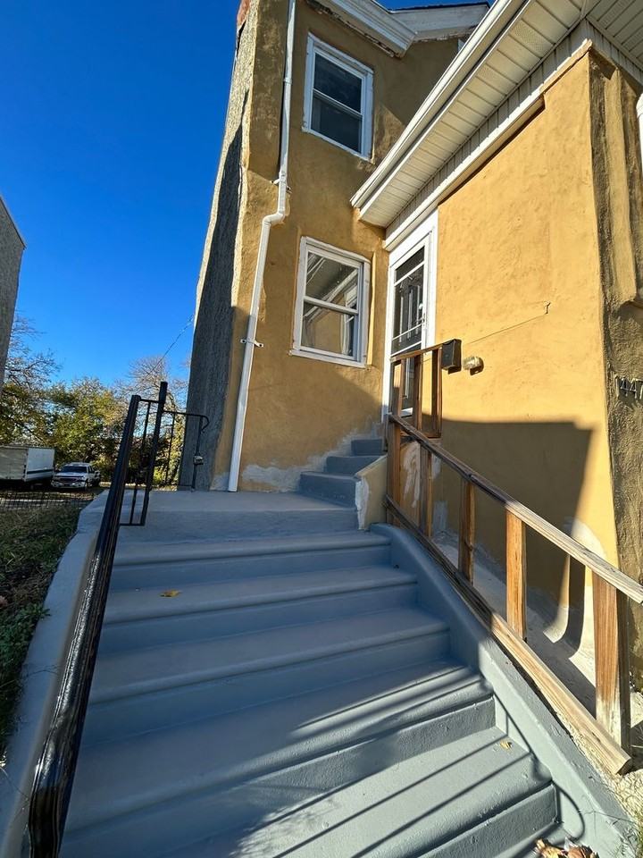 1447 Crestmont Ave - Photo 2 of 16