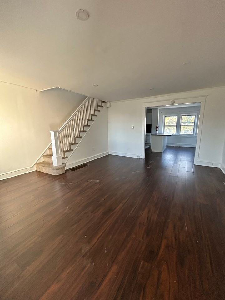 1447 Crestmont Ave - Photo 3 of 16