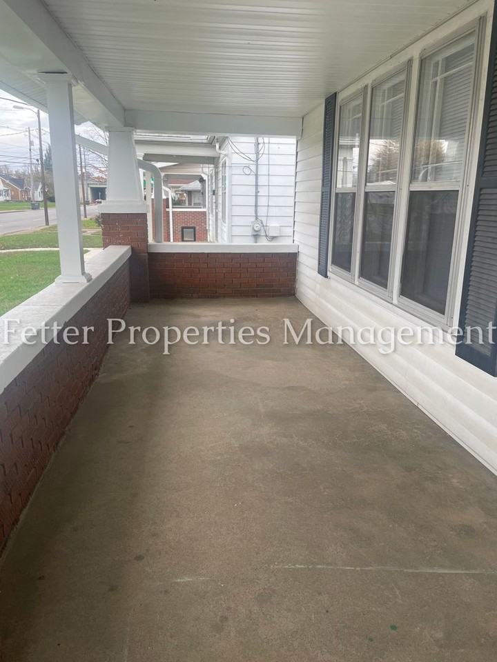 204 S Weinbach Ave - Photo 2 of 13