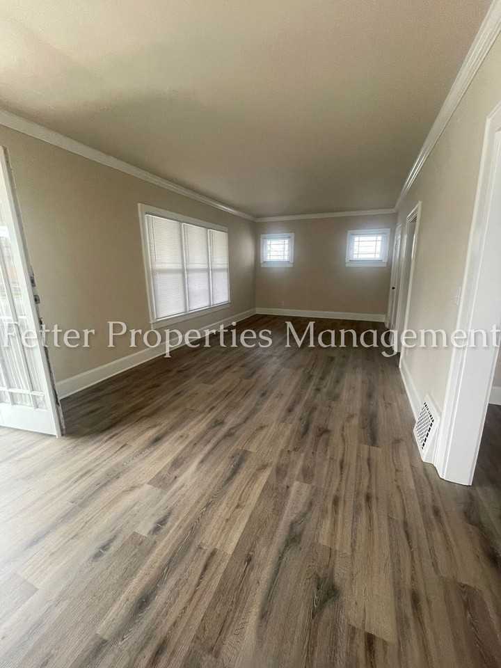 204 S Weinbach Ave - Photo 3 of 13