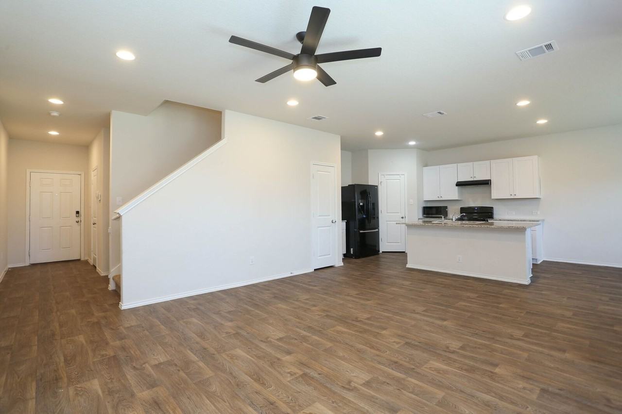 2978-Wolfcreek Dr - Photo 4 of 28