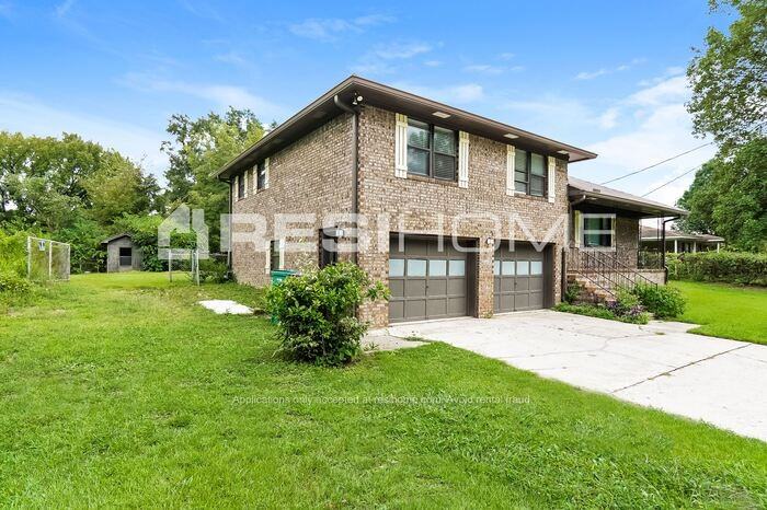 1133 10th Ct - Photo 3 of 18