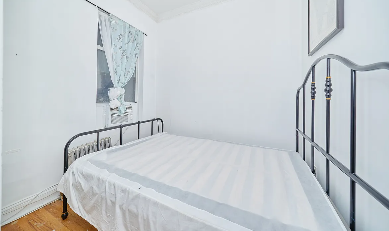 241 E 18th St #4 - Photo 4 of 10