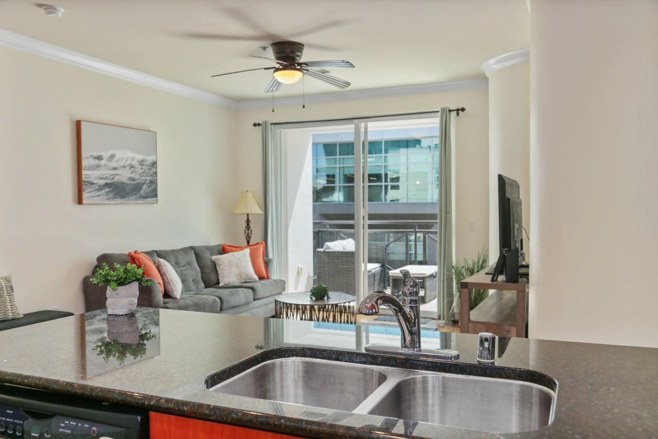 525 11th Ave #1408 - Photo 4 of 31