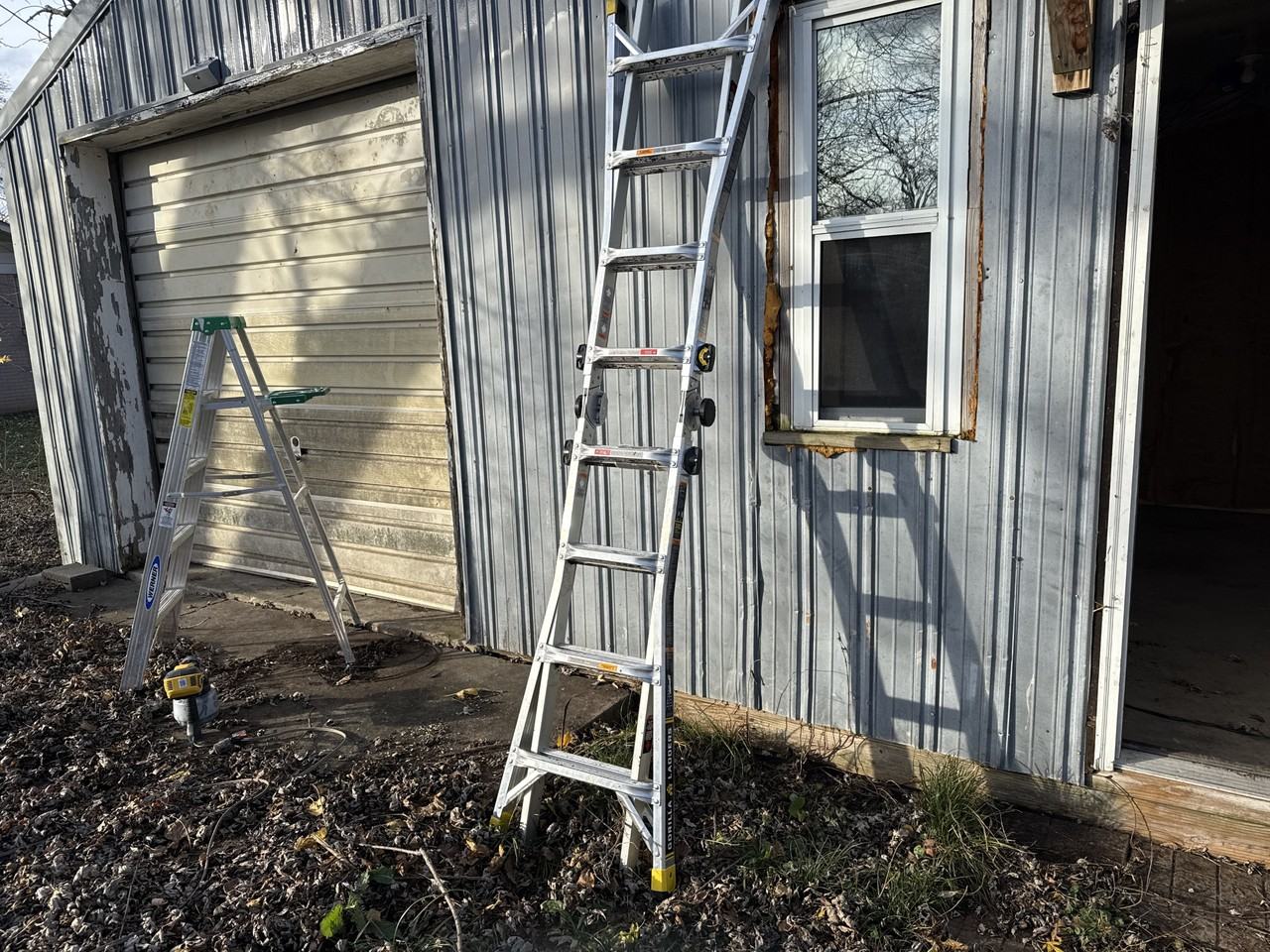 606 E Walnut St - Photo 2 of 3