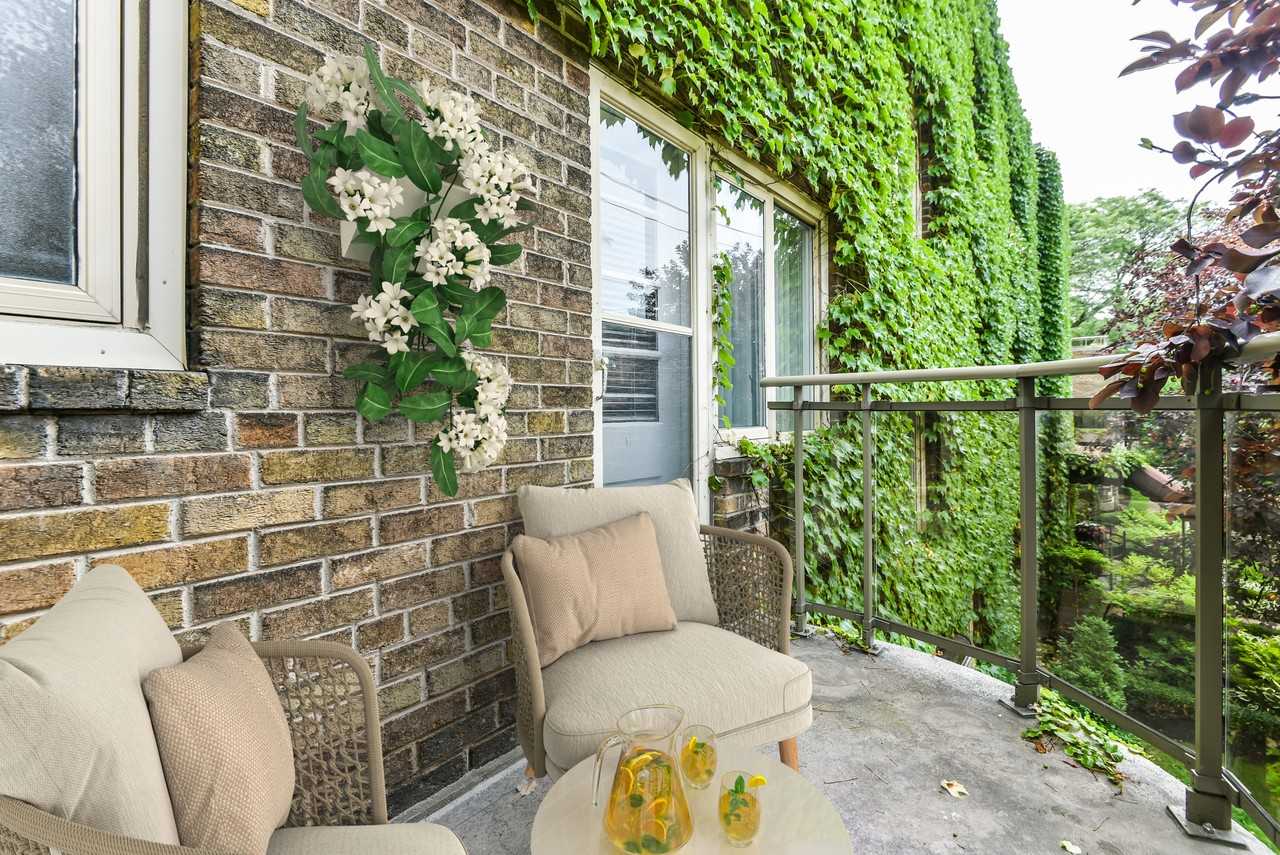 111 Oriole Parkway - Photo 3 of 26