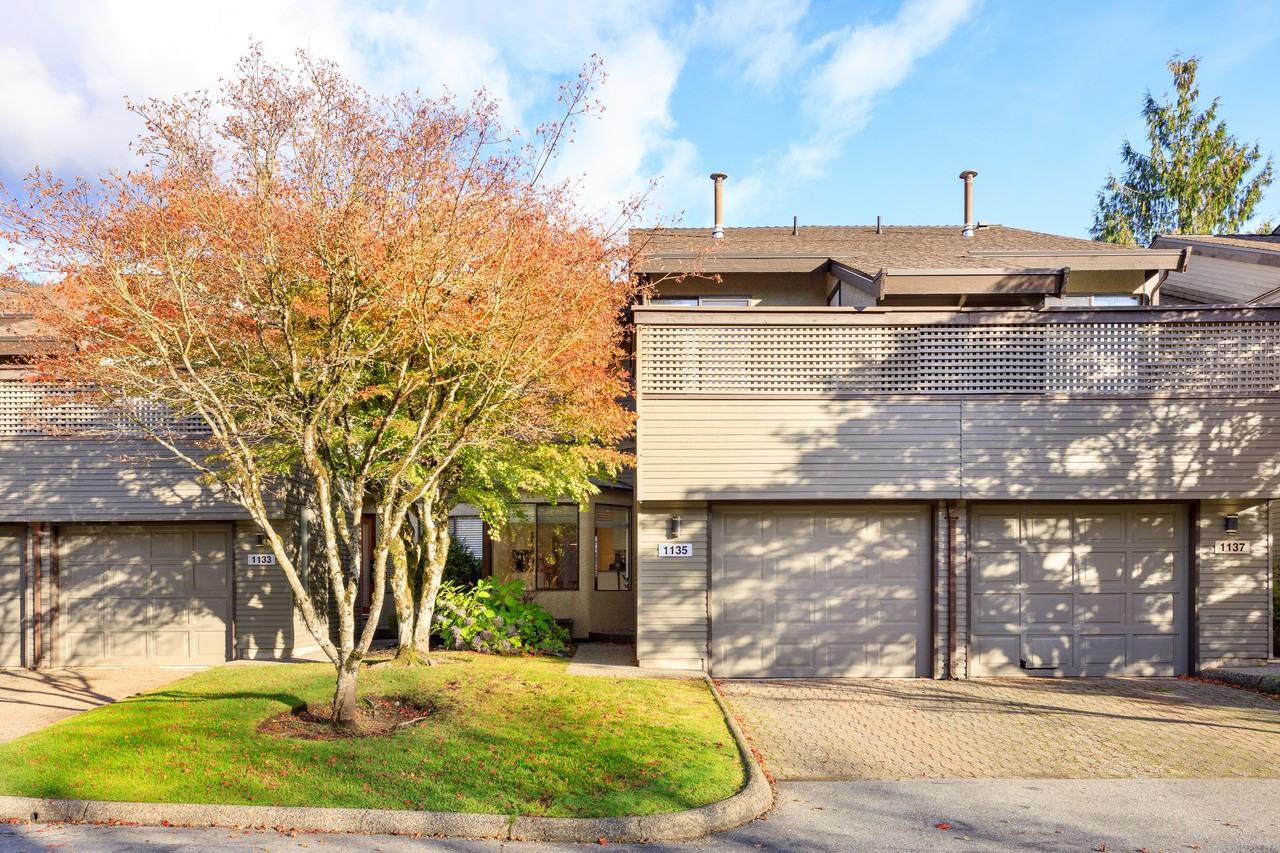 1135 Montroyal Boulevard - Photo 3 of 40