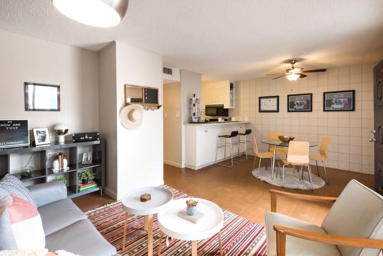 Casa Del Rio Apartments - Photo 2 of 31