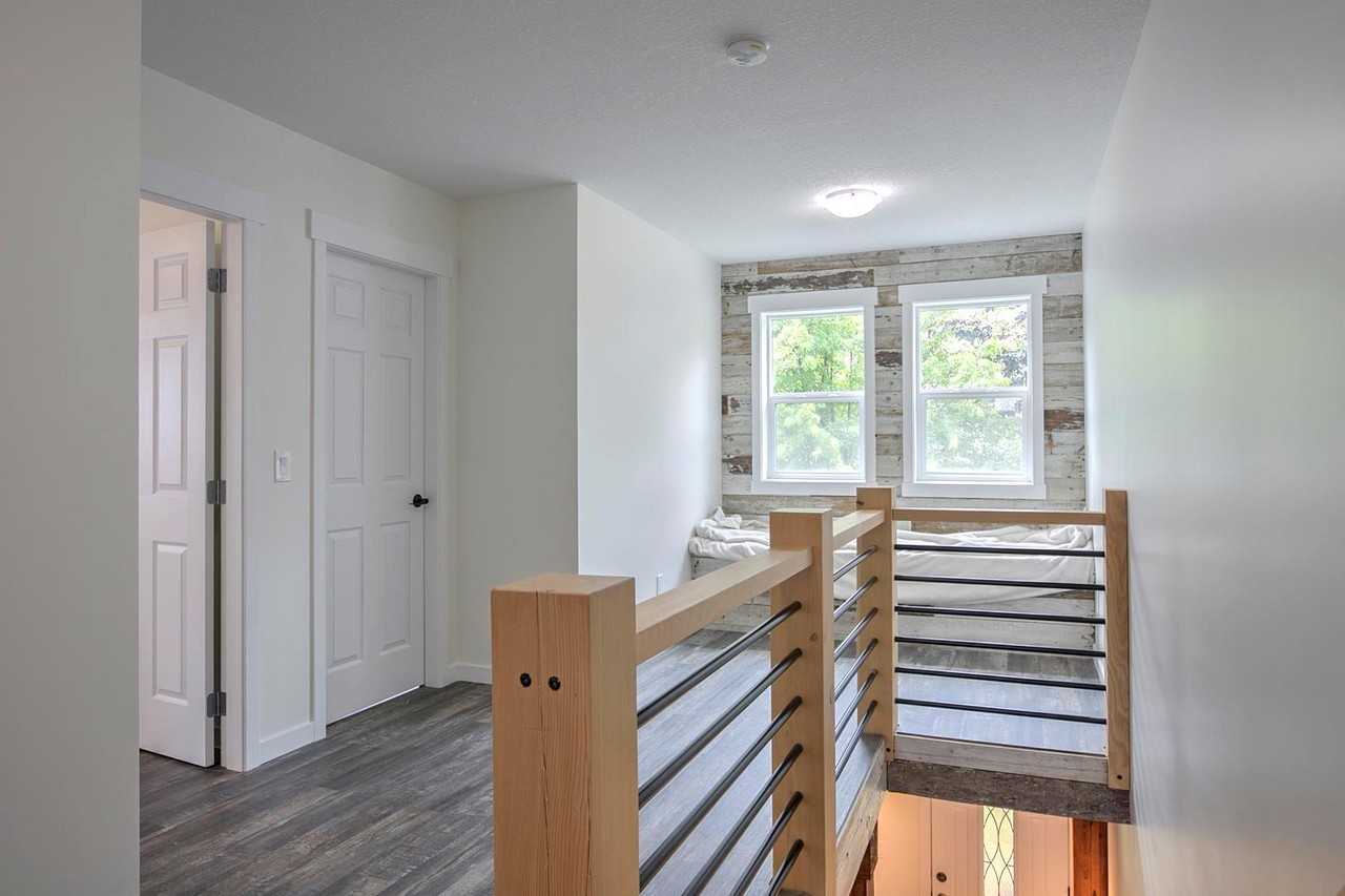 226 White Pine Cres #1 - Photo 2 of 16
