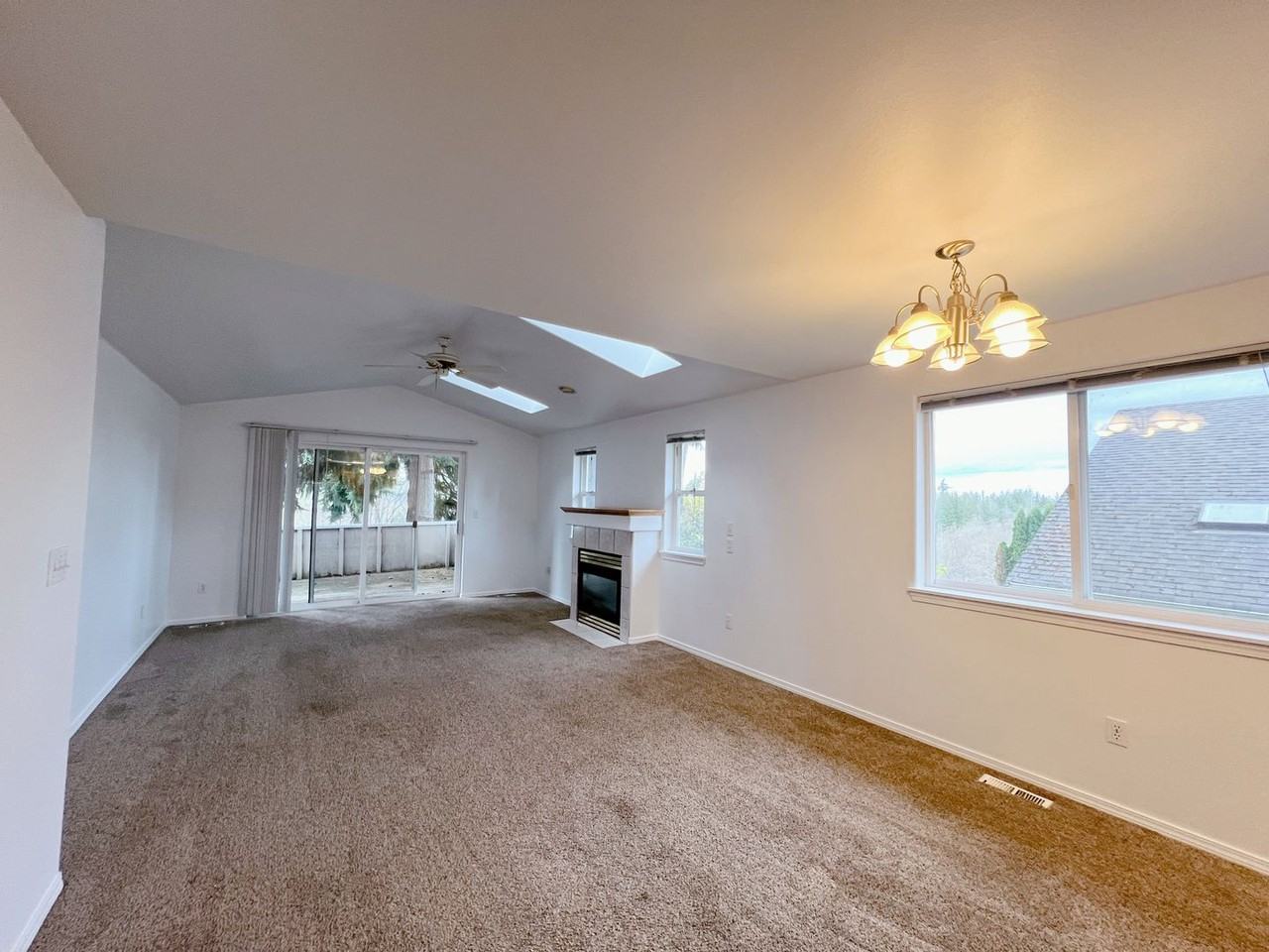 1423 Toledo St - Photo 2 of 15