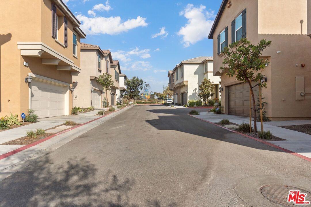 11823 Verona Ln - Photo 3 of 25