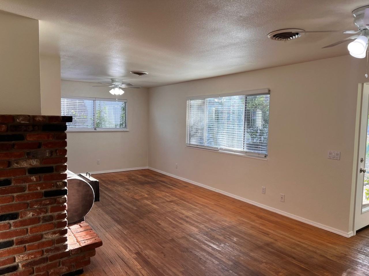 1545 Oak Street - Photo 3 of 21