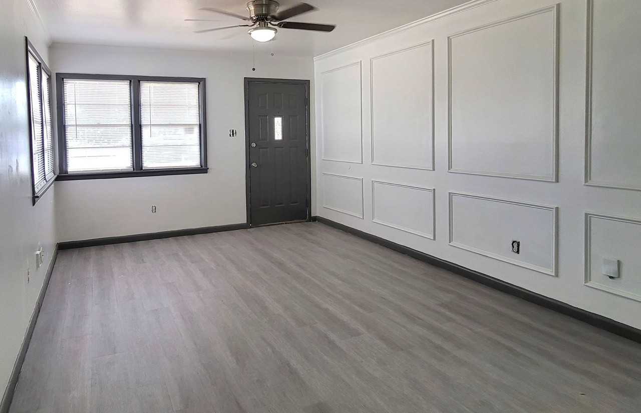 5512 Avenue G - Photo 5 of 17