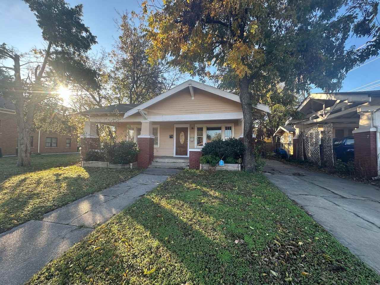 1442 Nw 26th St - Photo 2 of 37