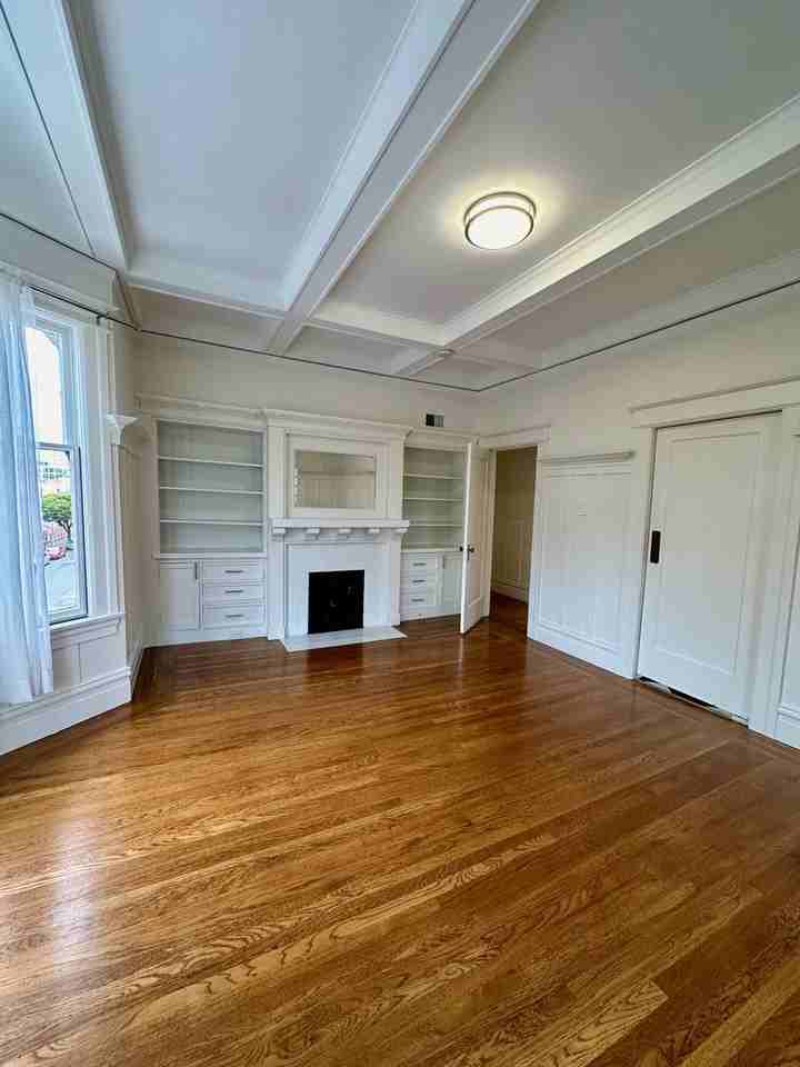 2563 Gough St - Photo 2 of 18