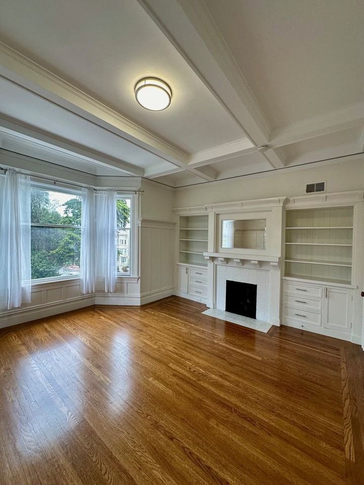 2563 Gough St - Photo 3 of 18