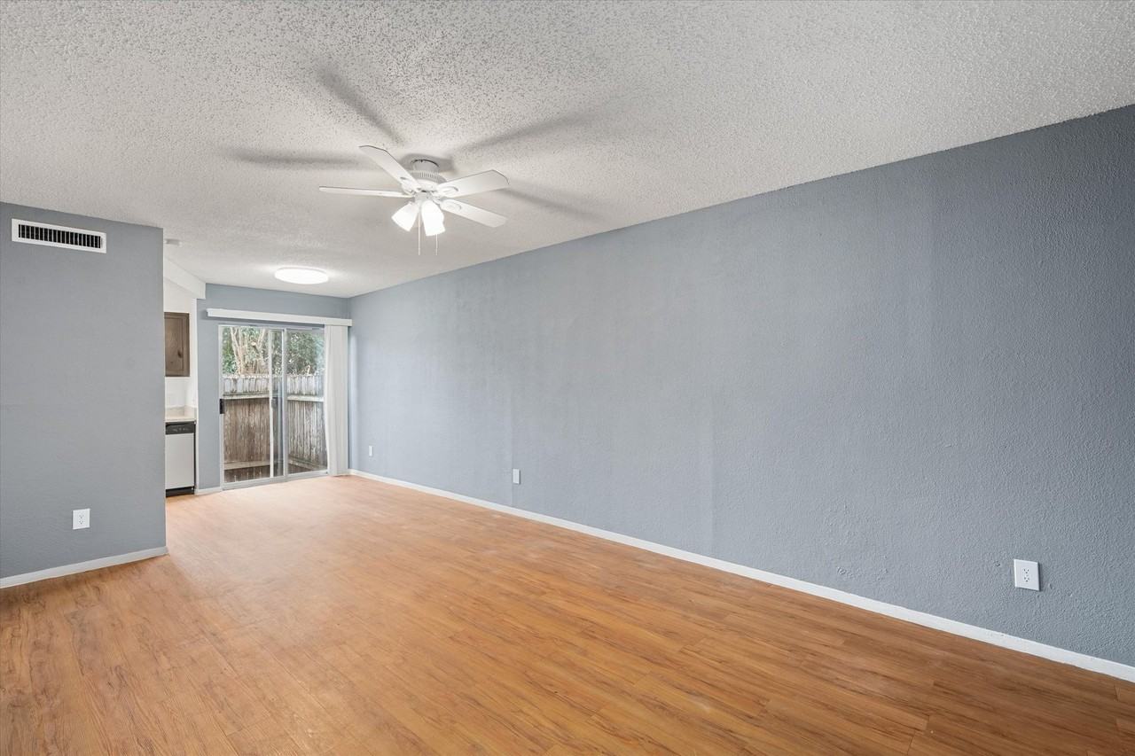 Sola Flats Apartments - Photo 3 of 14