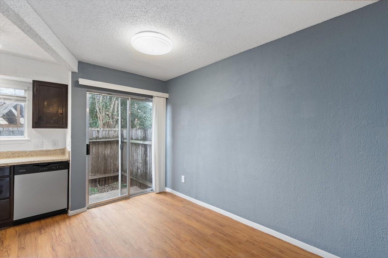 Sola Flats Apartments - Photo 4 of 14