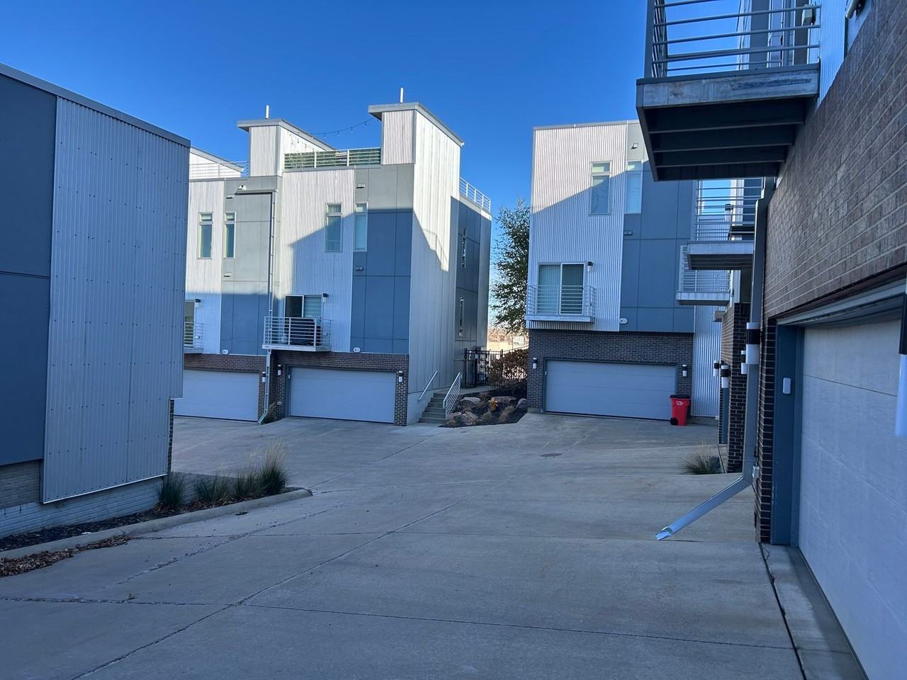 212 E 14th St - Photo 7 of 50