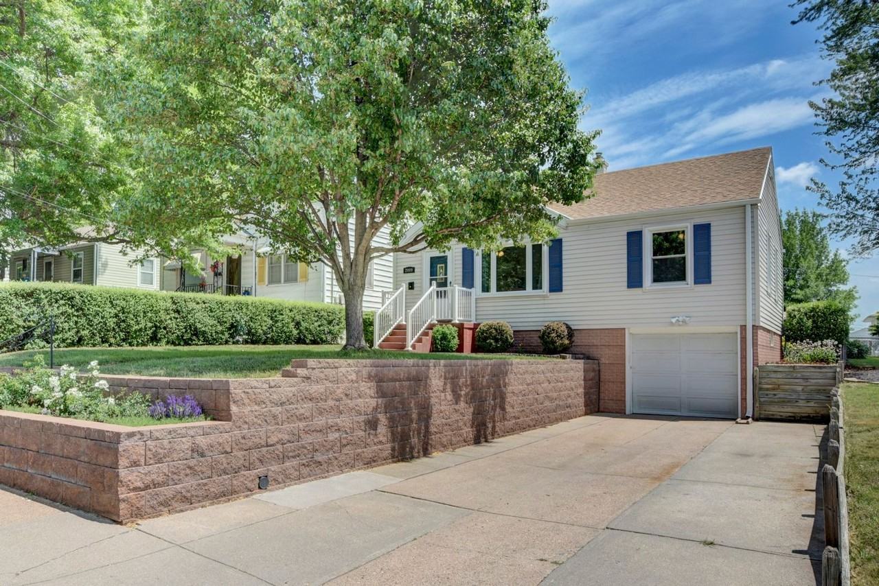 2009 S 56th St - Photo 2 of 16