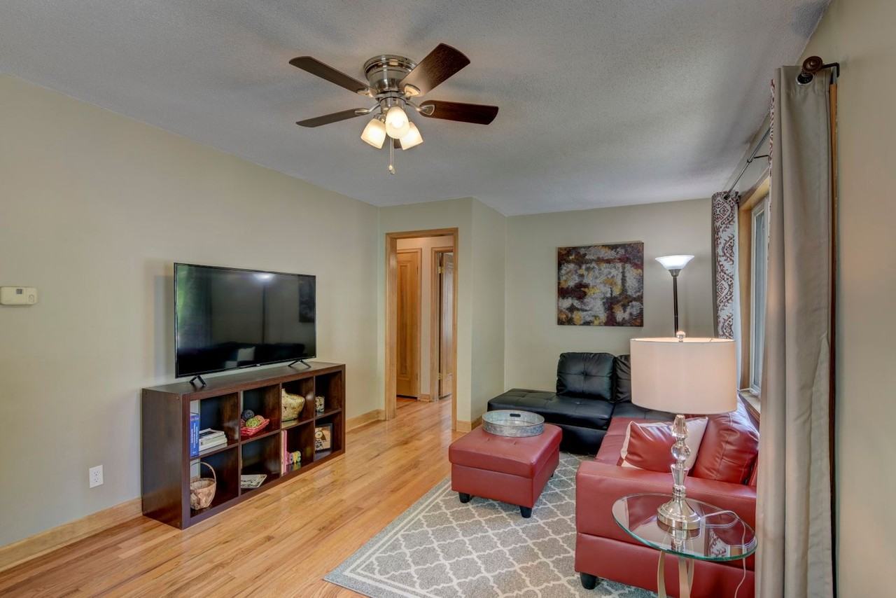 2009 S 56th St - Photo 3 of 16