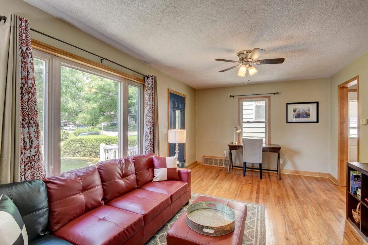 2009 S 56th St - Photo 4 of 16