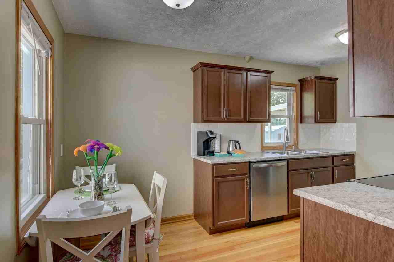 2009 S 56th St - Photo 5 of 16