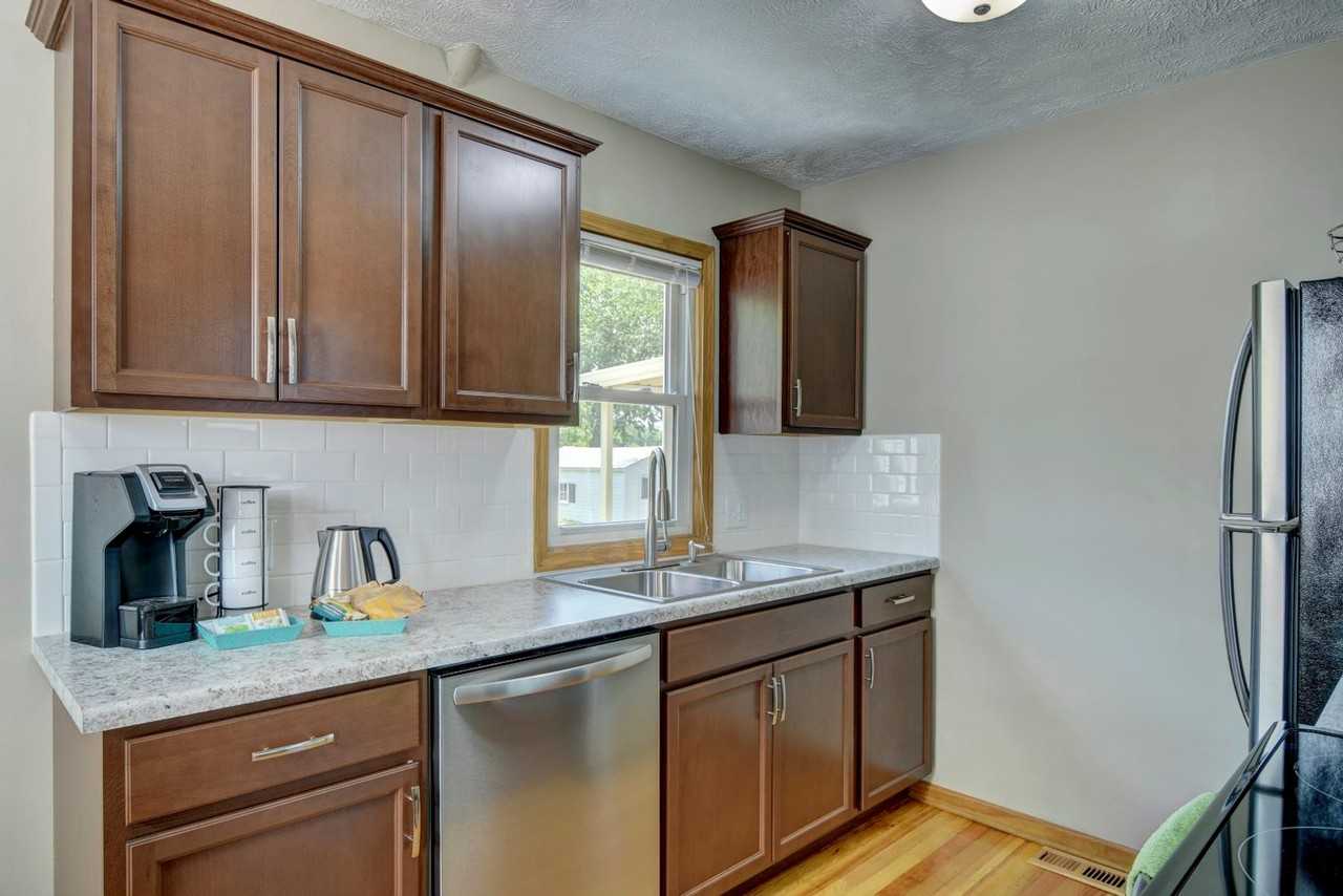 2009 S 56th St - Photo 6 of 16