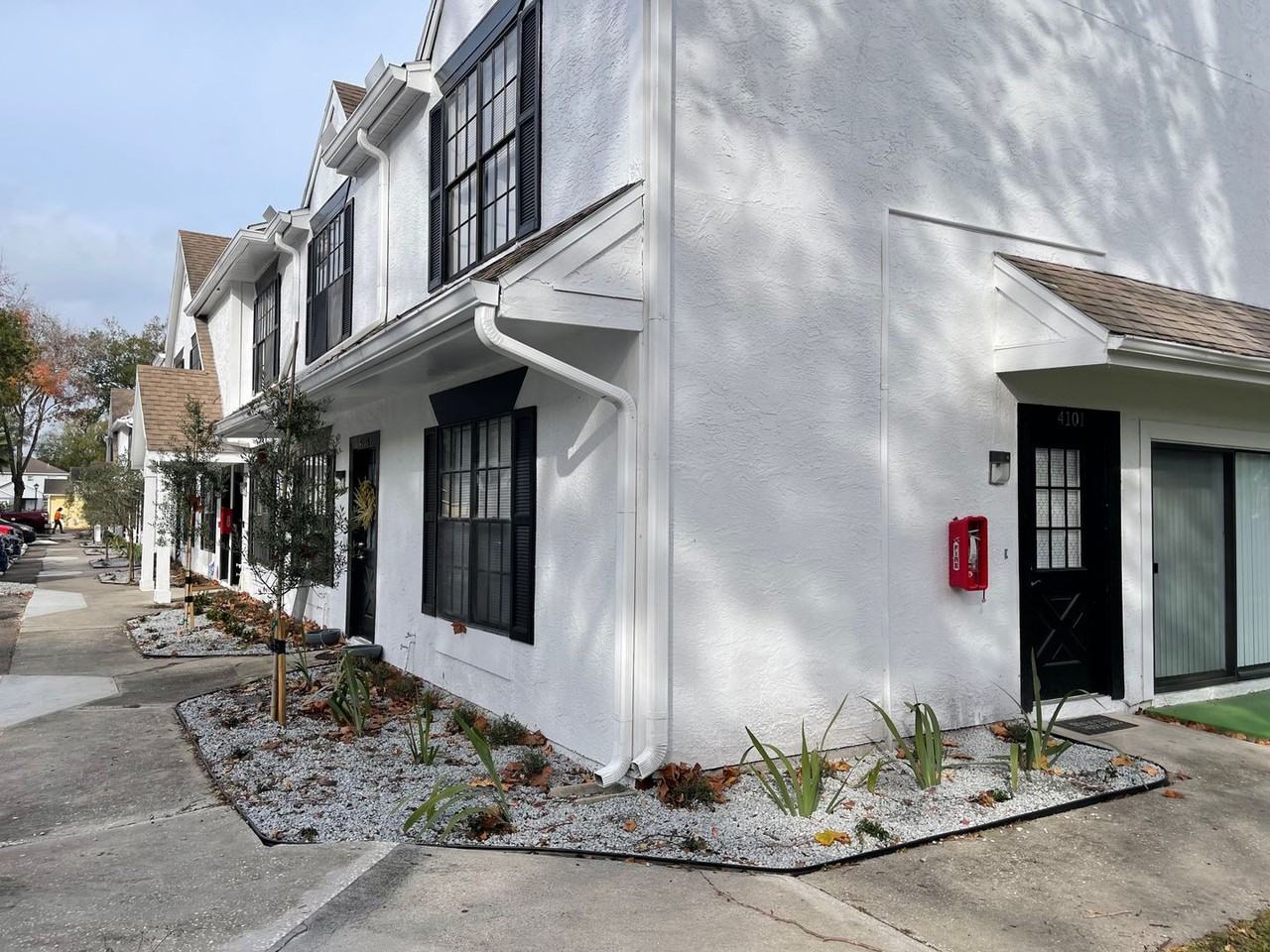 Saint Andrews Square Townhomes - Photo 4 of 50
