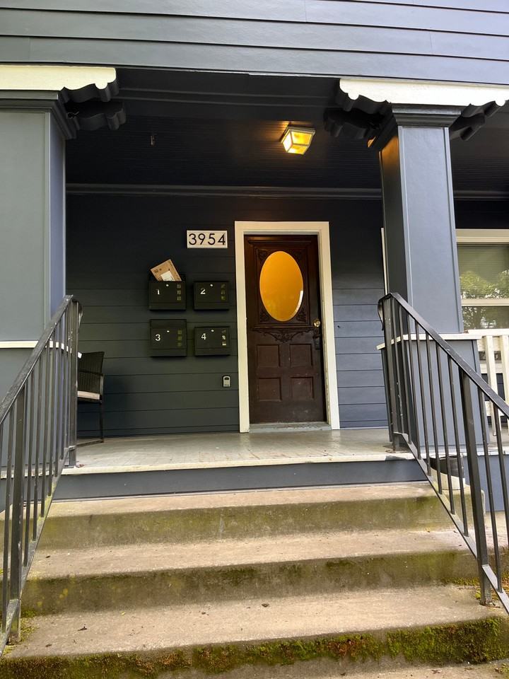 3954 SE Grant - Photo 2 of 7