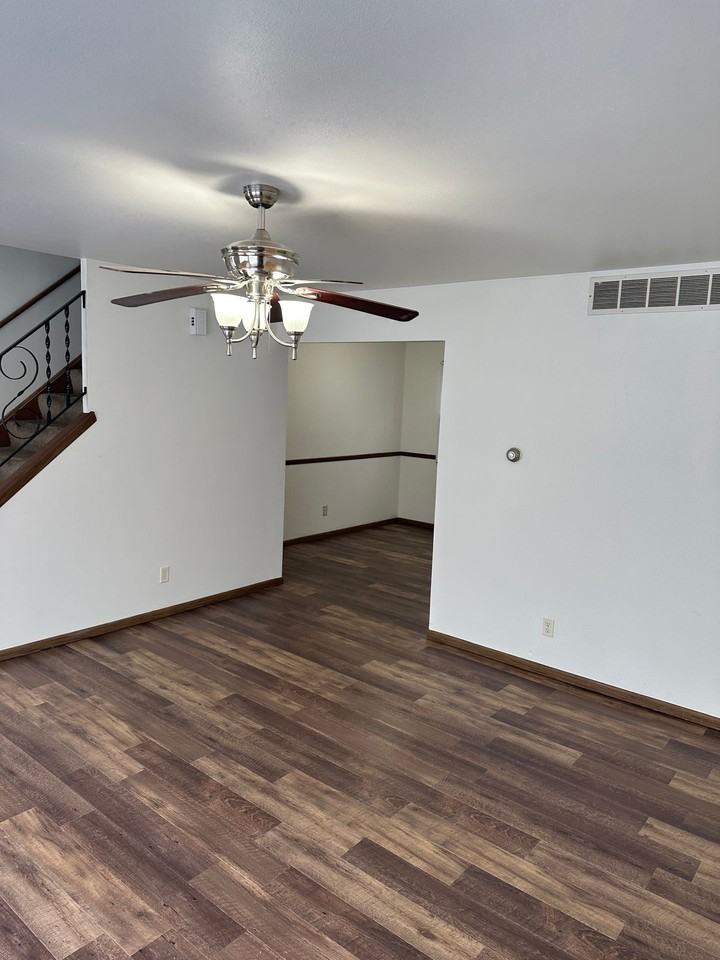 Large 2 bedroom townhomes with carport - Photo 4 of 20