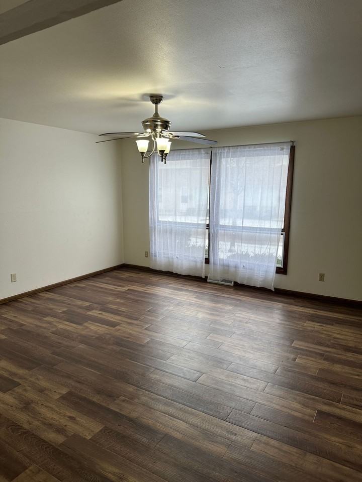 Large 2 bedroom townhomes with carport - Photo 6 of 20