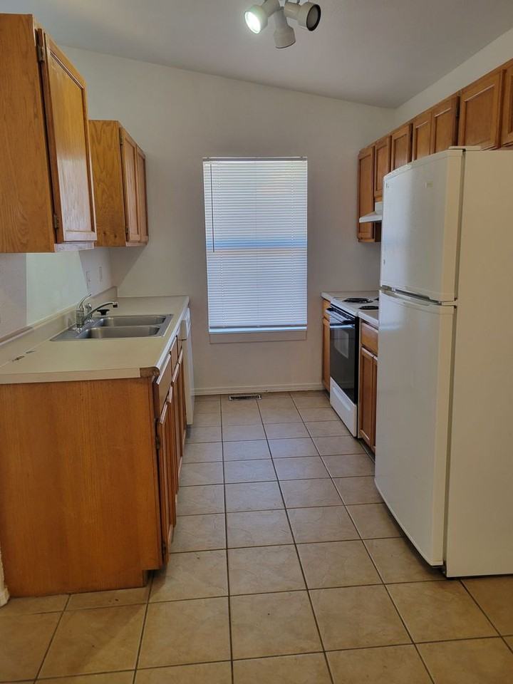 4902 Pioneer Rd - Photo 2 of 9