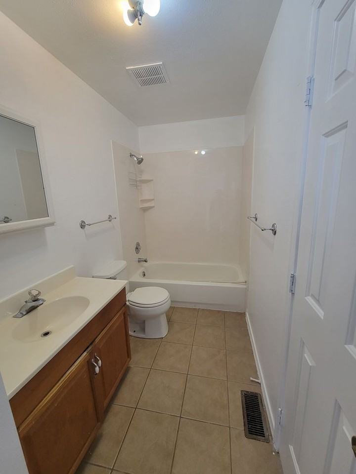 4902 Pioneer Rd - Photo 4 of 9