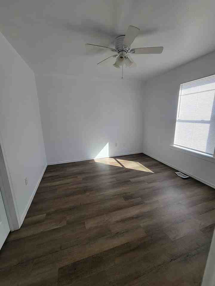 4902 Pioneer Rd - Photo 6 of 9