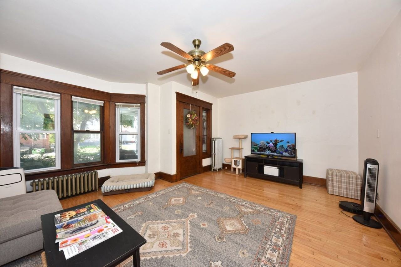 2906 N Maryland Ave - Photo 3 of 19