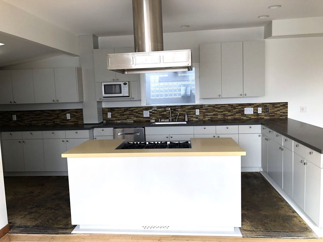 206 Putnam St - Photo 3 of 32