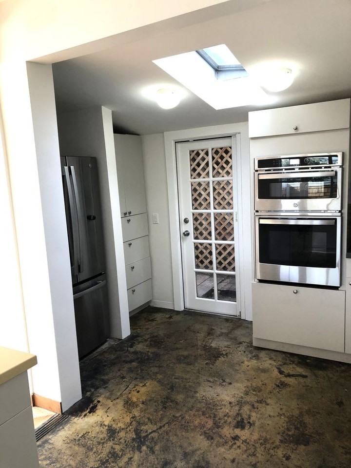 206 Putnam St - Photo 7 of 32