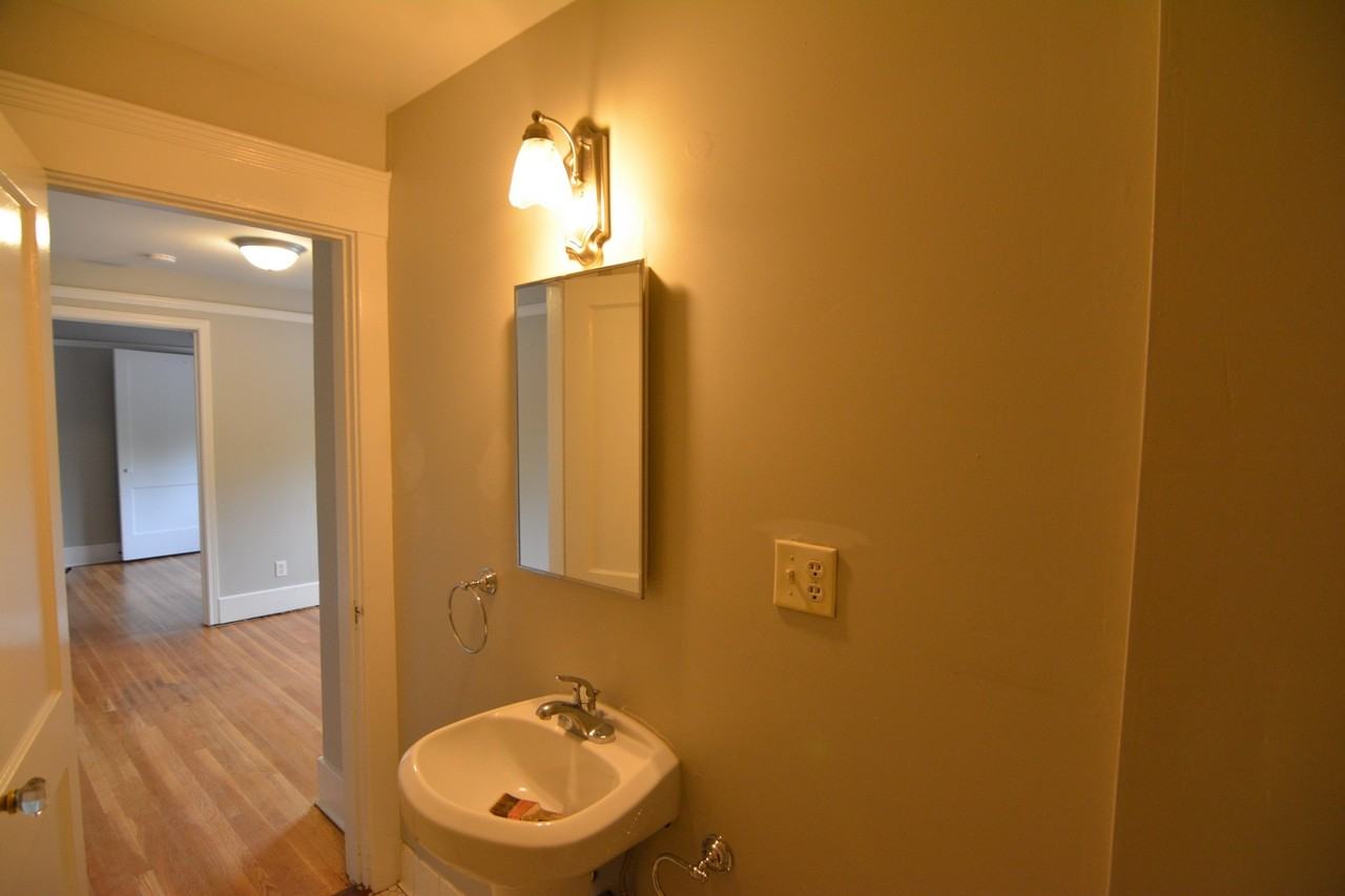 Beacon Apartments - Photo 7 of 18