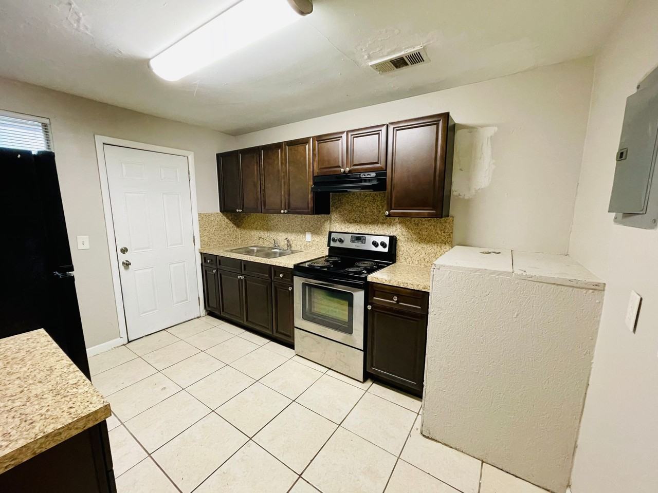 Silver Street Apartments - Photo 2 of 6