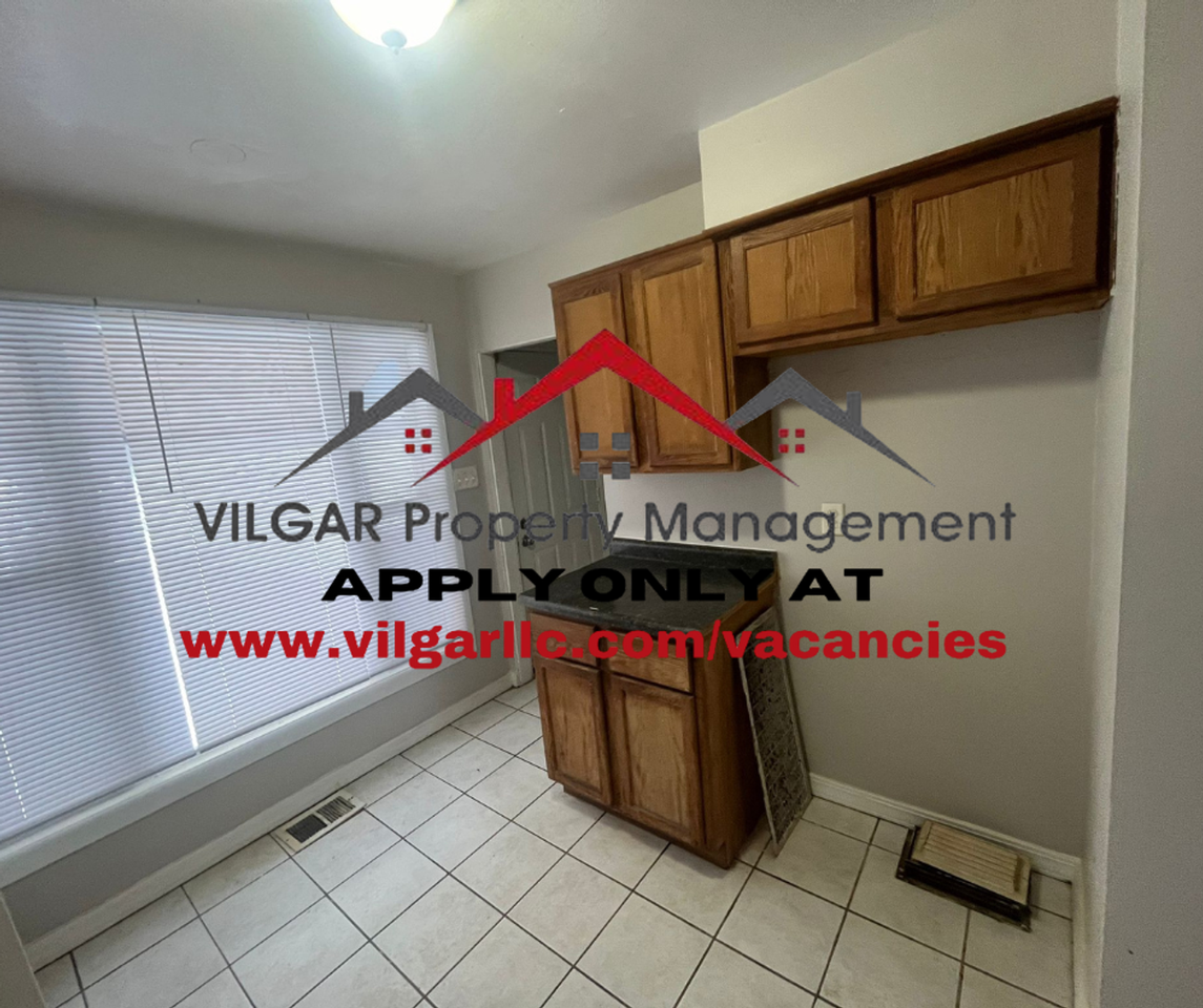 1116 Clay St - Photo 3 of 22