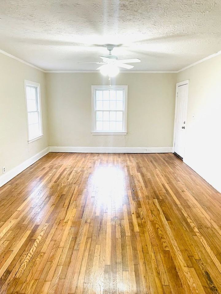 2204 E 3rd St - Photo 5 of 11