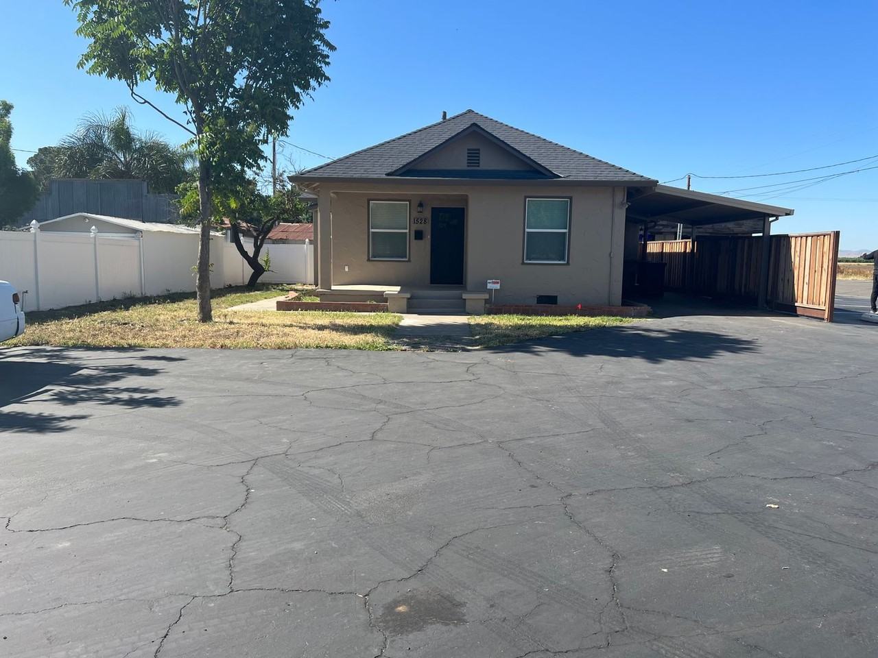 1528 South Ave - Photo 2 of 17